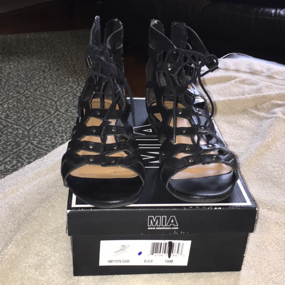 Mia  Gabi size 10 black.
